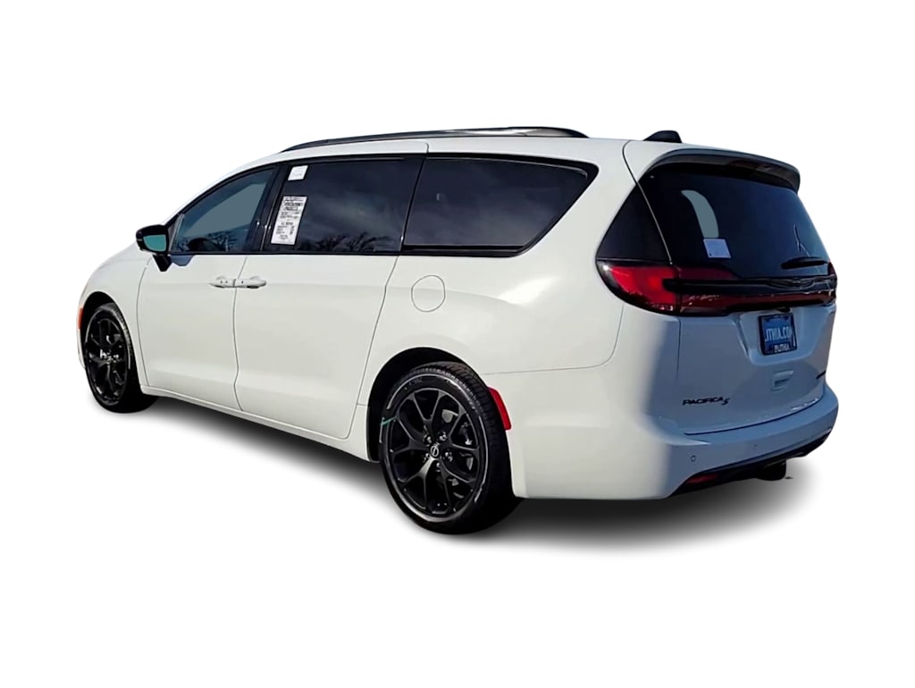 Thumbnail: 2026 Chrysler Pacifica - 4