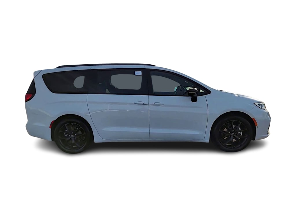 Thumbnail: 2026 Chrysler Pacifica - 21