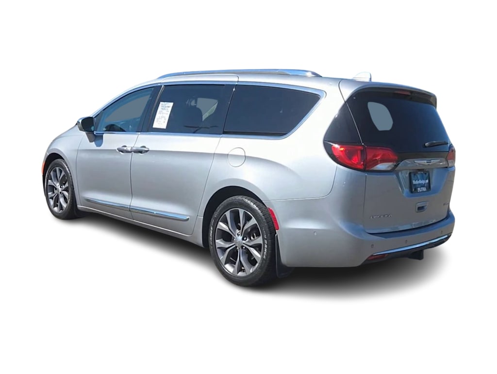 Thumbnail: 2017 Chrysler Pacifica - 4