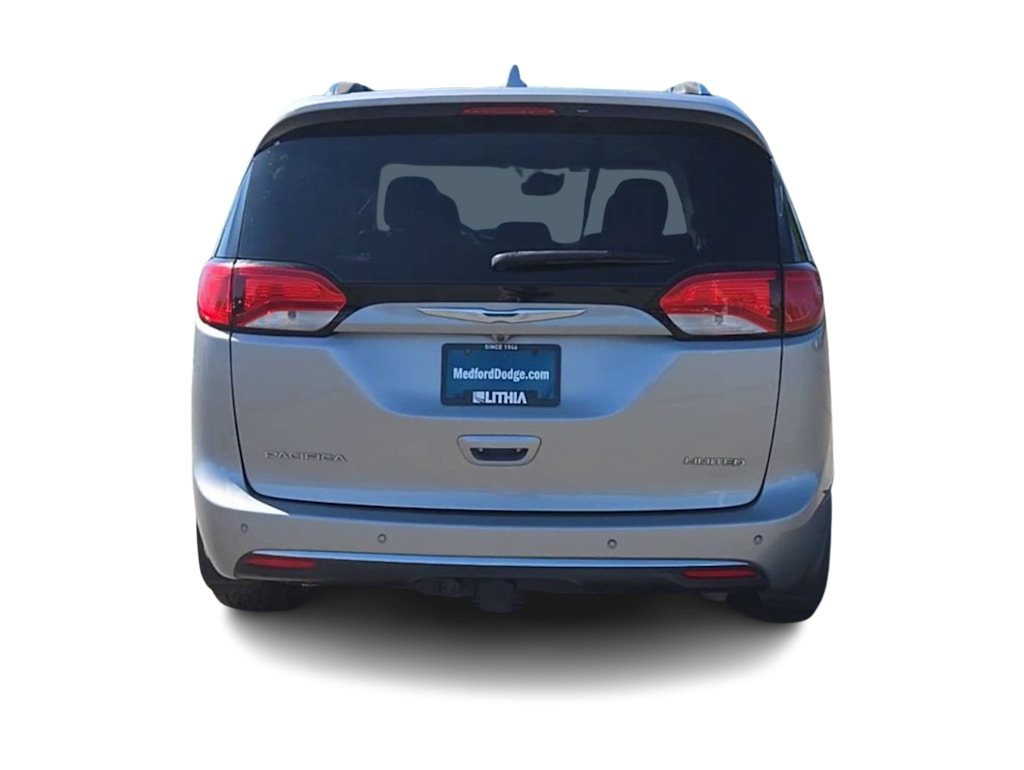 Thumbnail: 2017 Chrysler Pacifica - 5