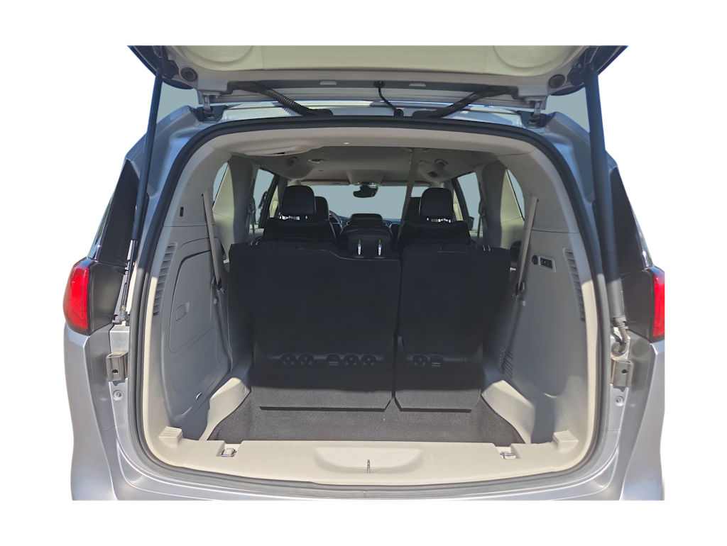 Thumbnail: 2017 Chrysler Pacifica - 16