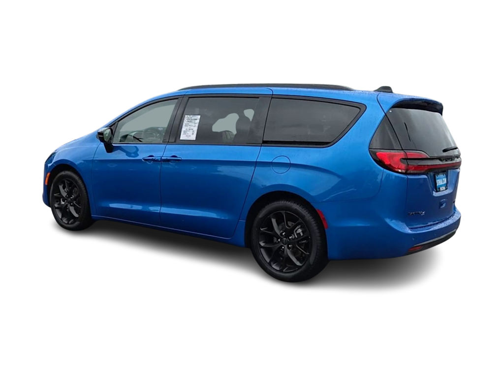 Thumbnail: 2027 Chrysler Pacifica - 4