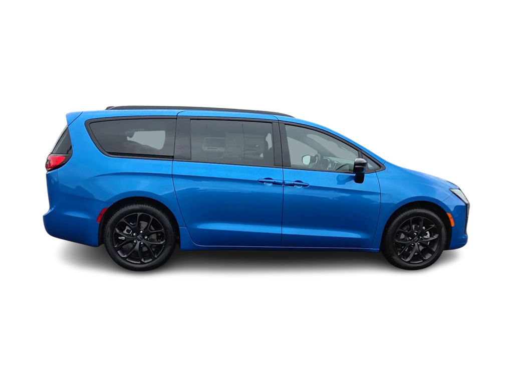 Thumbnail: 2027 Chrysler Pacifica - 22