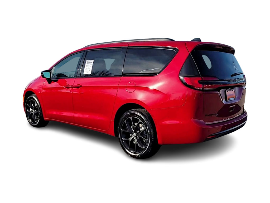 Thumbnail: 2026 Chrysler Pacifica - 4