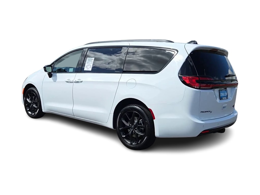 Thumbnail: 2027 Chrysler Pacifica - 4