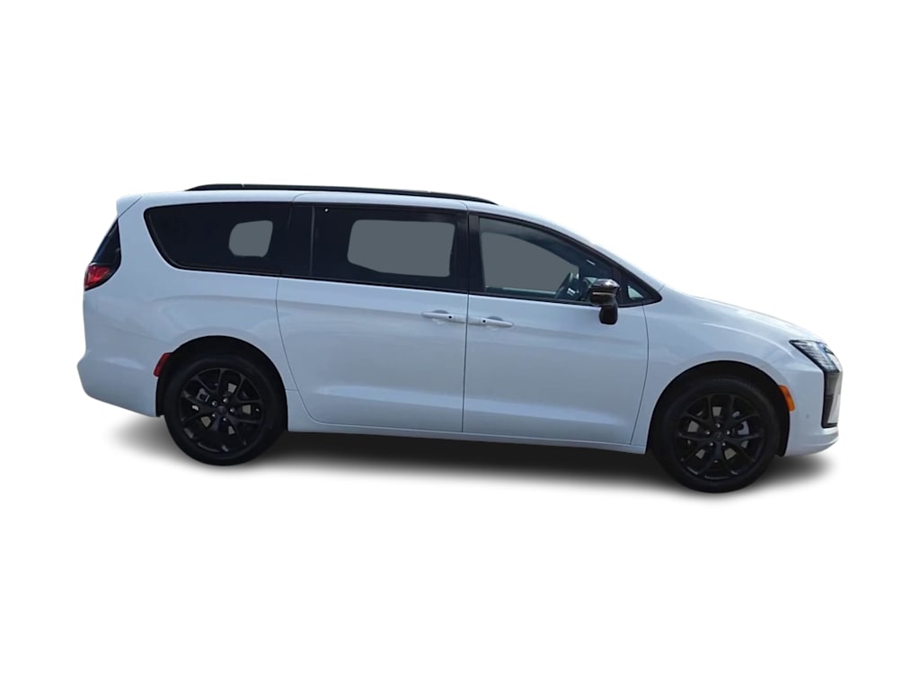 Thumbnail: 2027 Chrysler Pacifica - 21