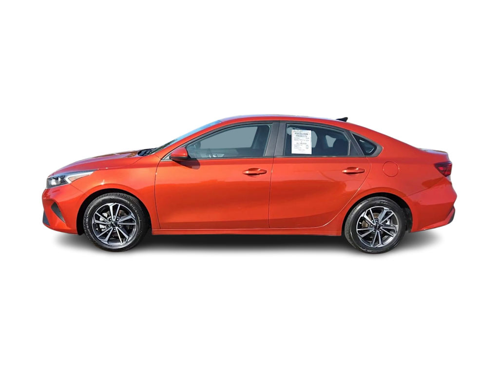 Thumbnail: 2022 Kia Forte - 3