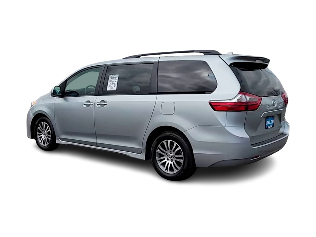 Thumbnail: 2020 Toyota Sienna - 4