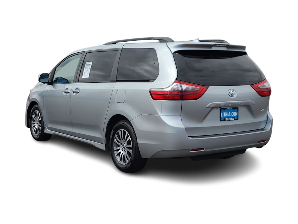 Thumbnail: 2020 Toyota Sienna - 23
