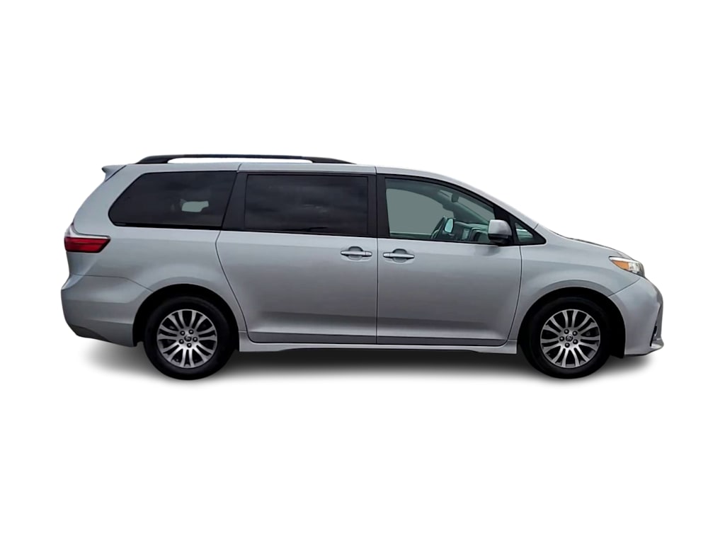 Thumbnail: 2020 Toyota Sienna - 21