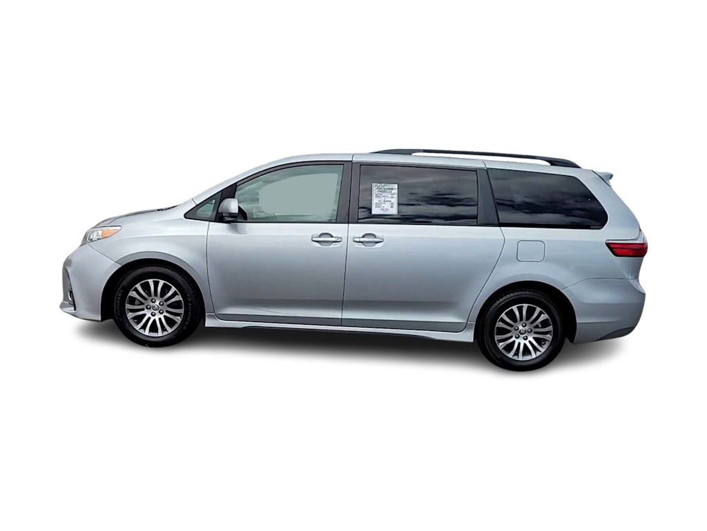 Thumbnail: 2020 Toyota Sienna - 3