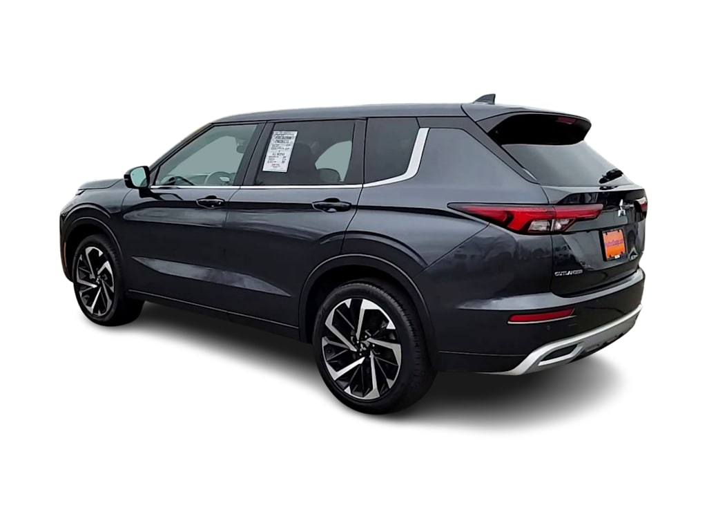 Thumbnail: 2024 Mitsubishi Outlander - 4