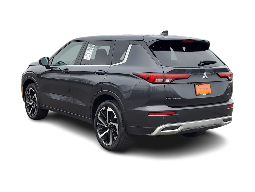 Thumbnail: 2024 Mitsubishi Outlander - 24