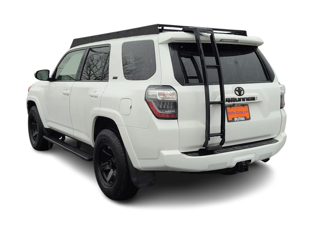 2022 Toyota 4Runner SR5 24