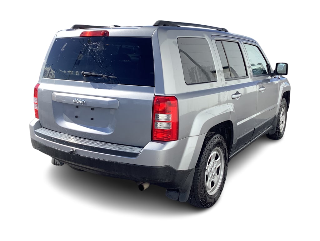 Thumbnail: 2016 Jeep Patriot - 8