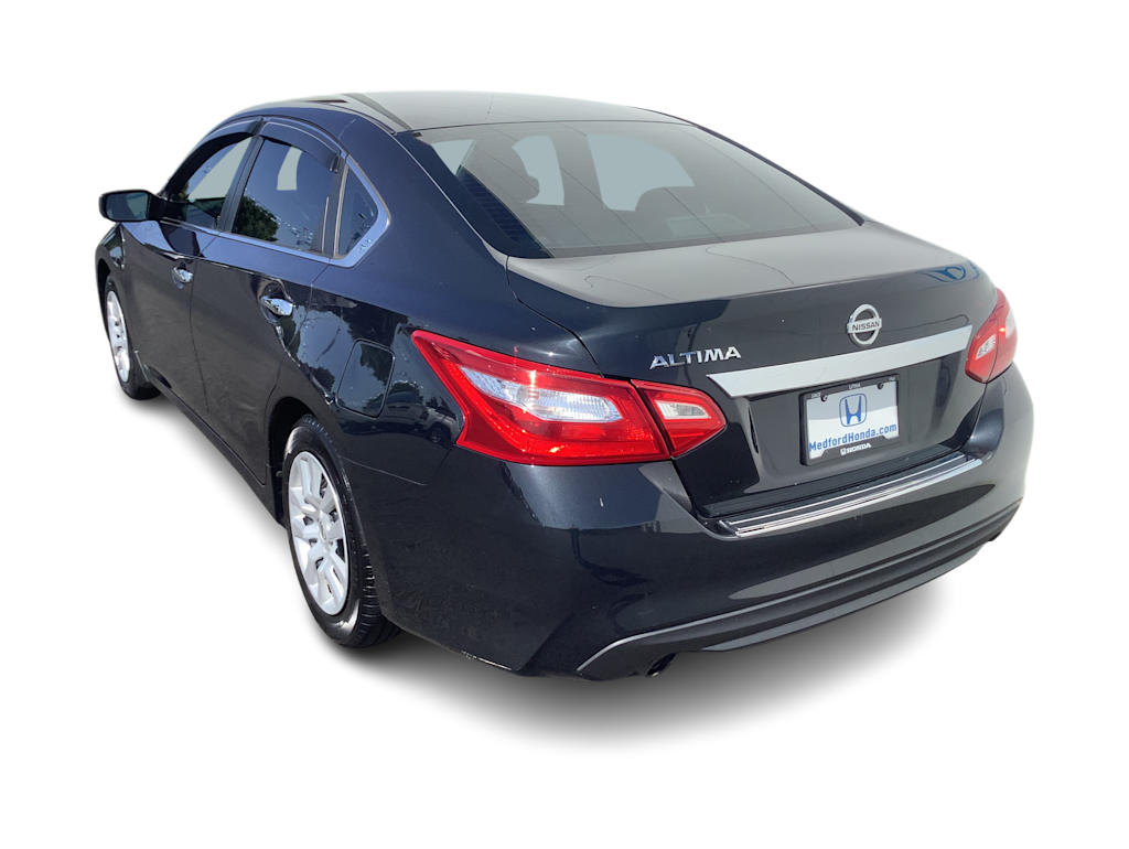 Thumbnail: 2017 Nissan Altima - 4