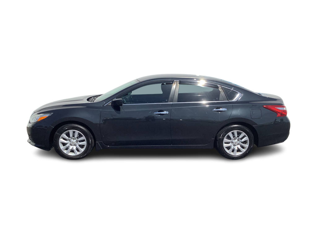 Thumbnail: 2017 Nissan Altima - 3