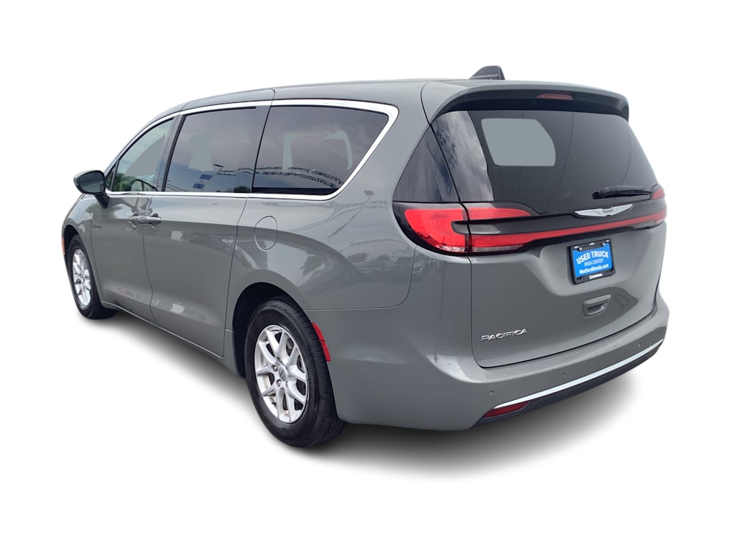 Thumbnail: 2023 Chrysler Pacifica - 4