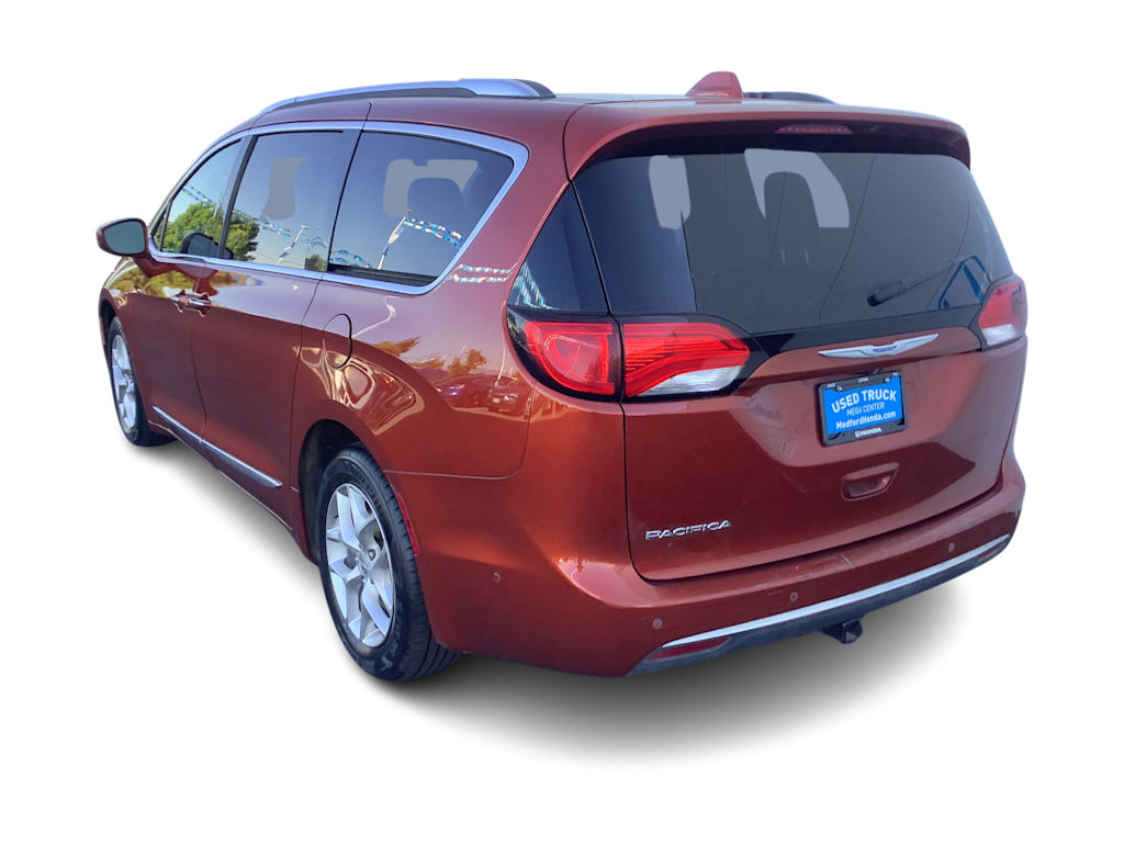 Thumbnail: 2018 Chrysler Pacifica - 4