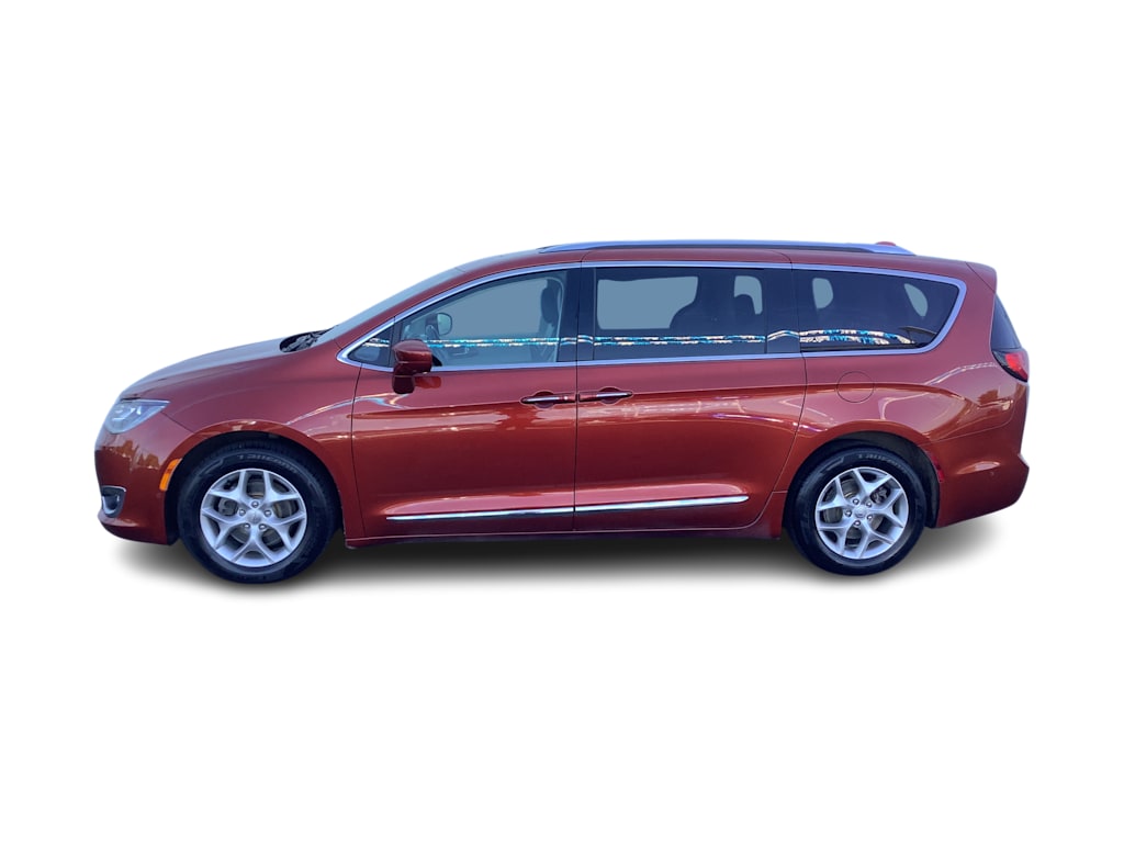 Thumbnail: 2018 Chrysler Pacifica - 3