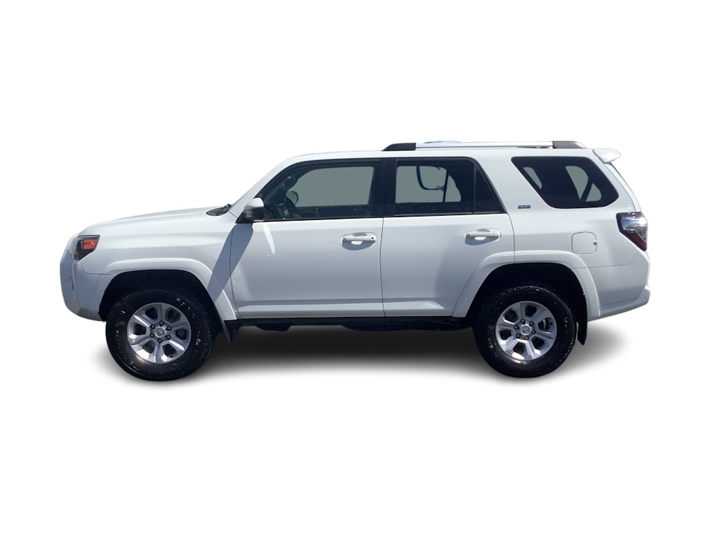 2022 Toyota 4Runner SR5 3