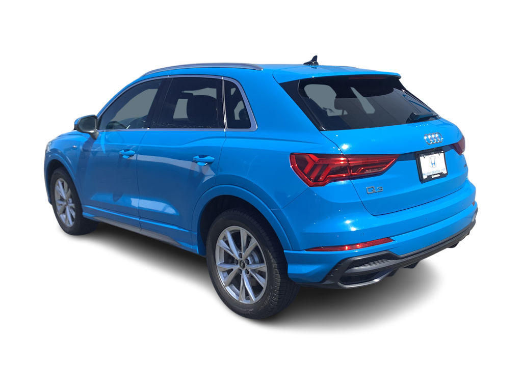 Thumbnail: 2022 Audi Q3 - 4