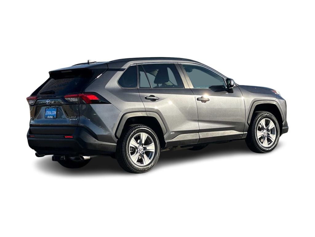 2022 Toyota RAV4 XLE 18