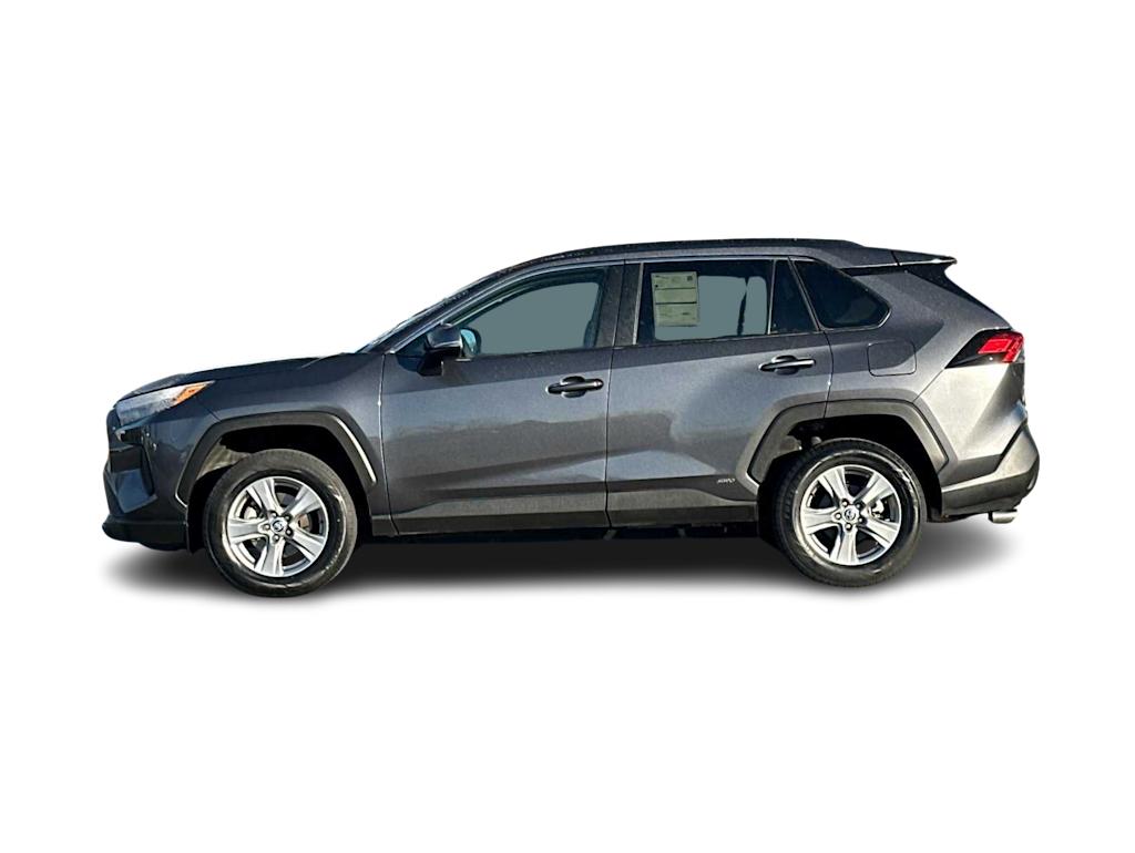 2022 Toyota RAV4 XLE 3