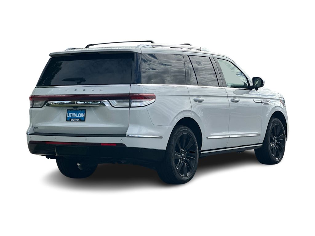 Thumbnail: 2024 Lincoln Navigator - 17