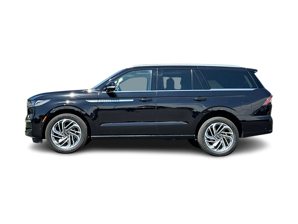 Thumbnail: 2025 Lincoln Navigator - 3