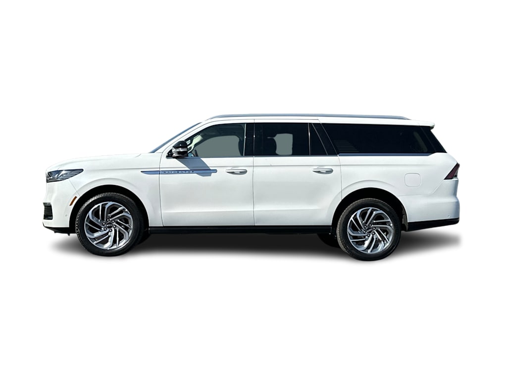 Thumbnail: 2025 Lincoln Navigator L - 3
