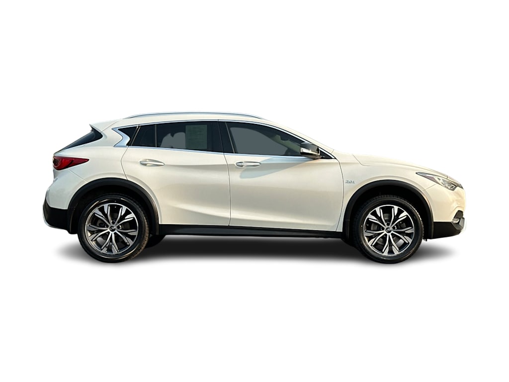 Thumbnail: 2017 INFINITI QX30 - 18
