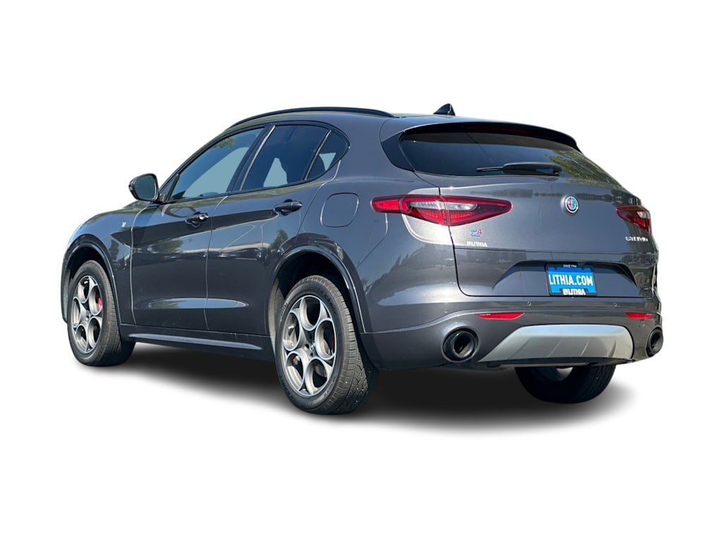 Thumbnail: 2022 Alfa Romeo Stelvio - 4