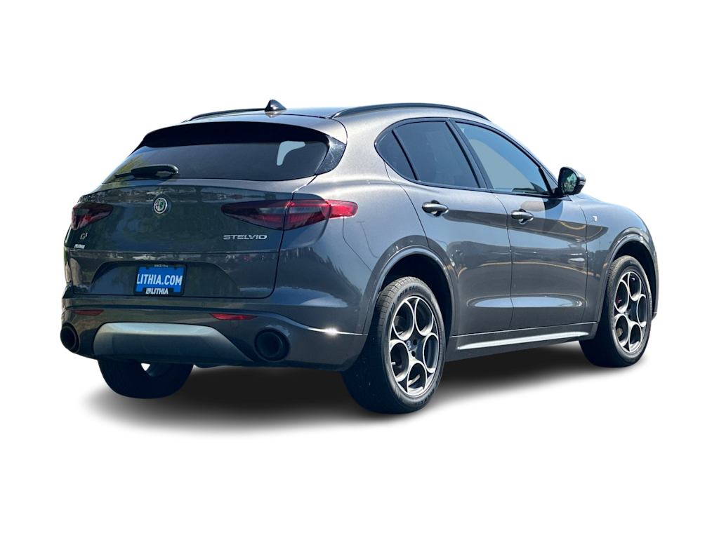 Thumbnail: 2022 Alfa Romeo Stelvio - 17
