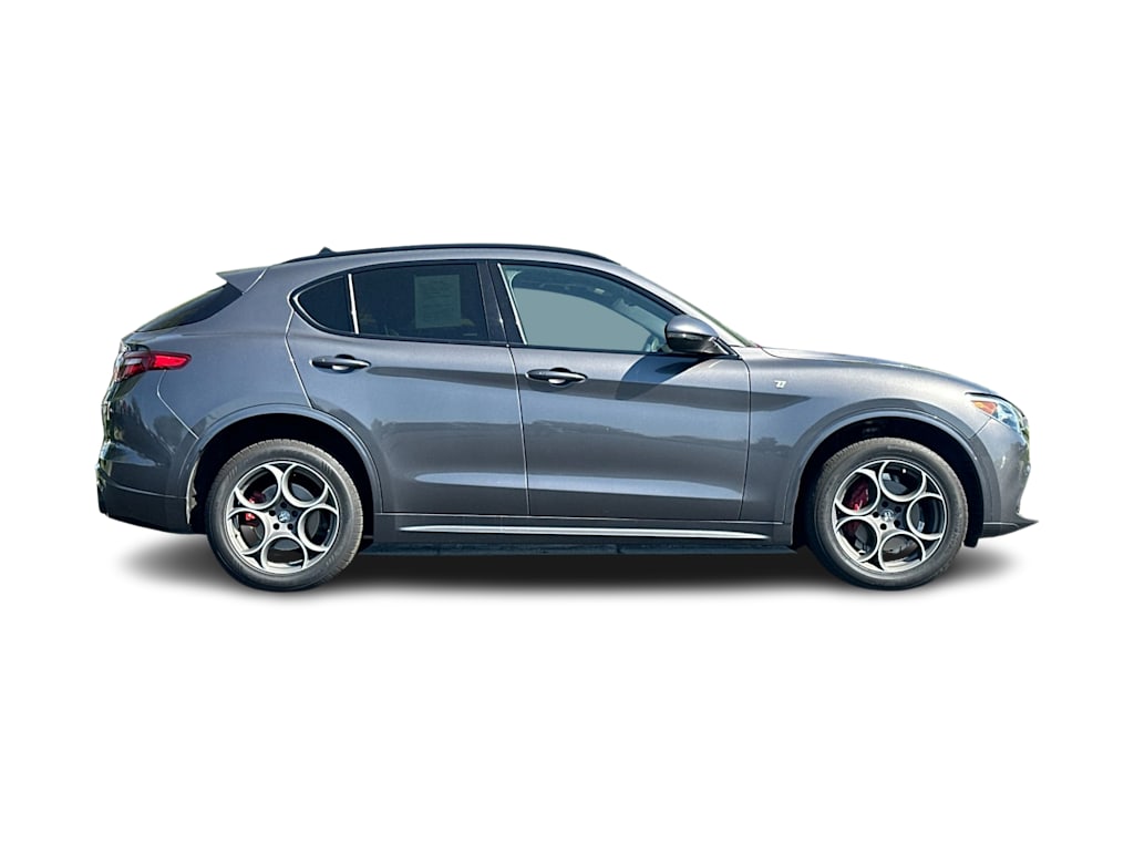 Thumbnail: 2022 Alfa Romeo Stelvio - 18