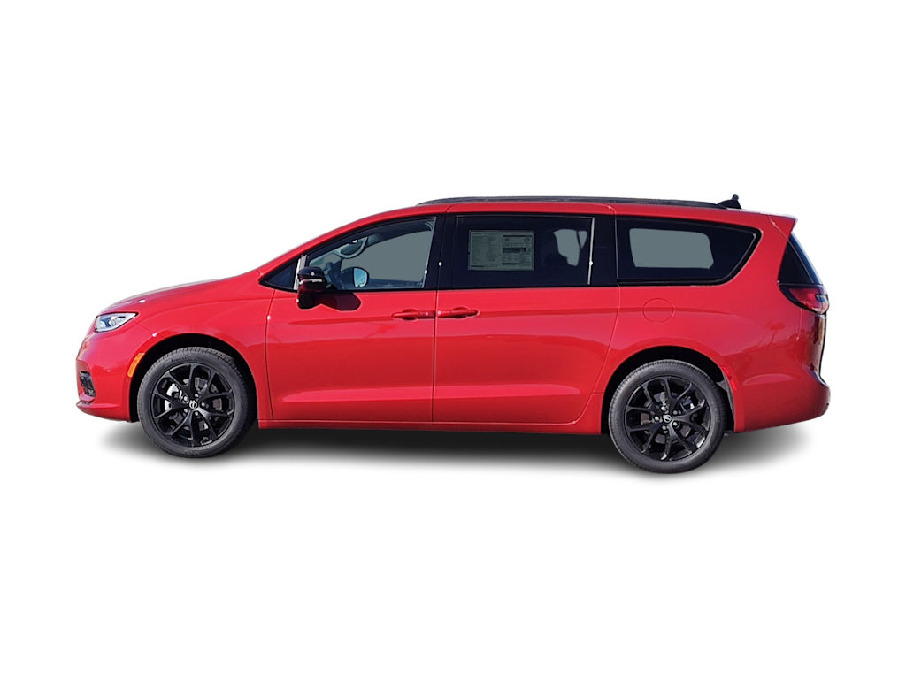 Thumbnail: 2026 Chrysler Pacifica - 3