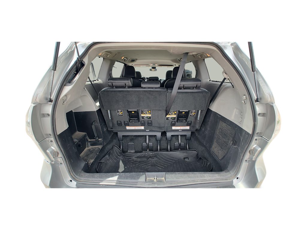 Thumbnail: 2018 Toyota Sienna - 18