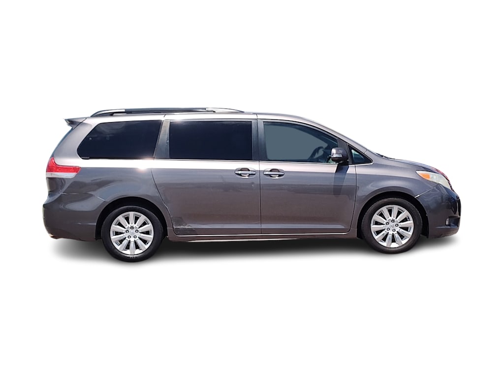 2014 Toyota Sienna Limited 21