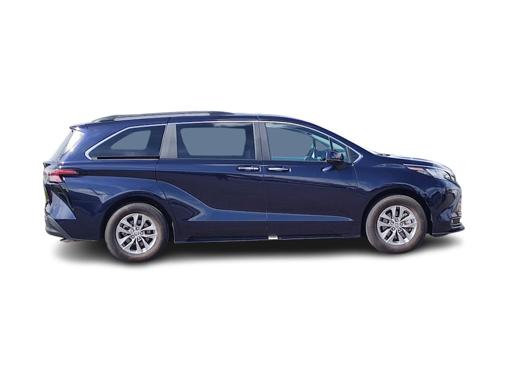 Thumbnail: 2025 Toyota Sienna - 26