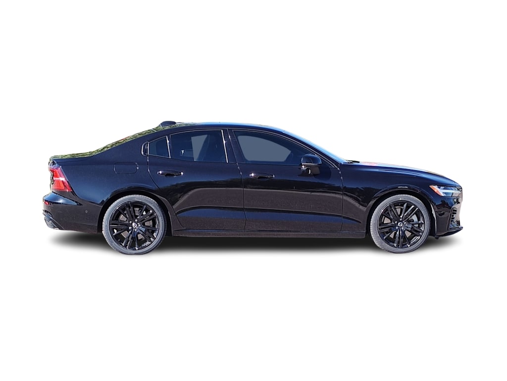 Thumbnail: 2022 Volvo S60 - 25