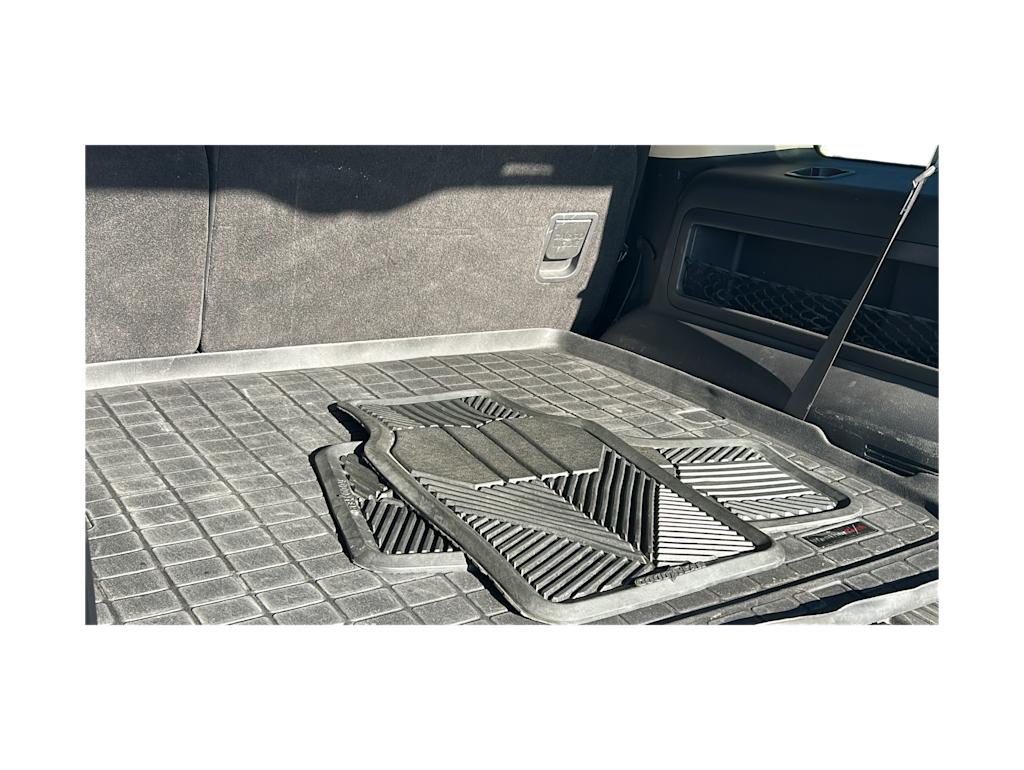 Thumbnail: 2010 Ford Explorer - 17