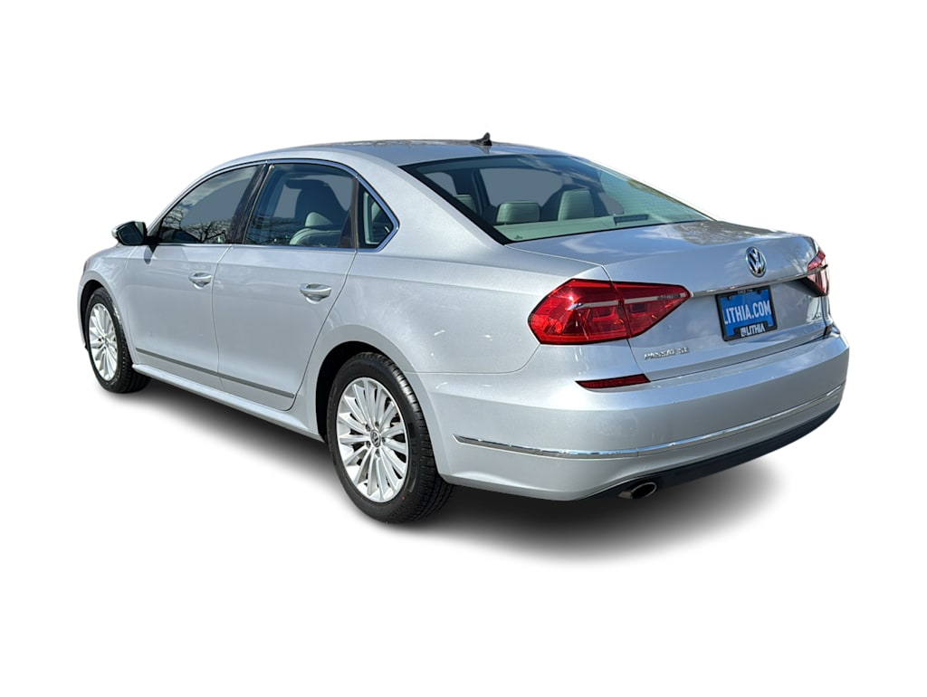 Thumbnail: 2016 Volkswagen Passat - 4