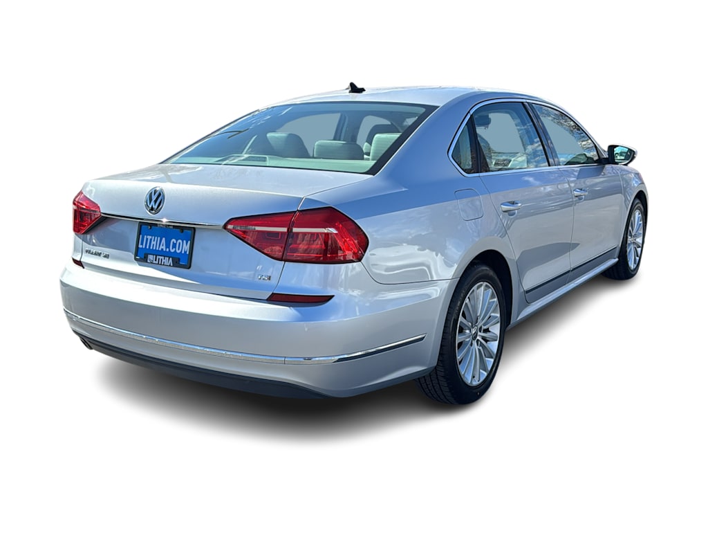 Thumbnail: 2016 Volkswagen Passat - 21