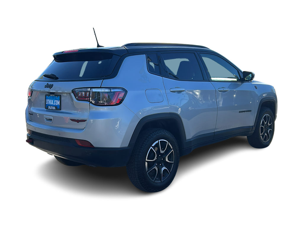 Thumbnail: 2024 Jeep Compass - 21
