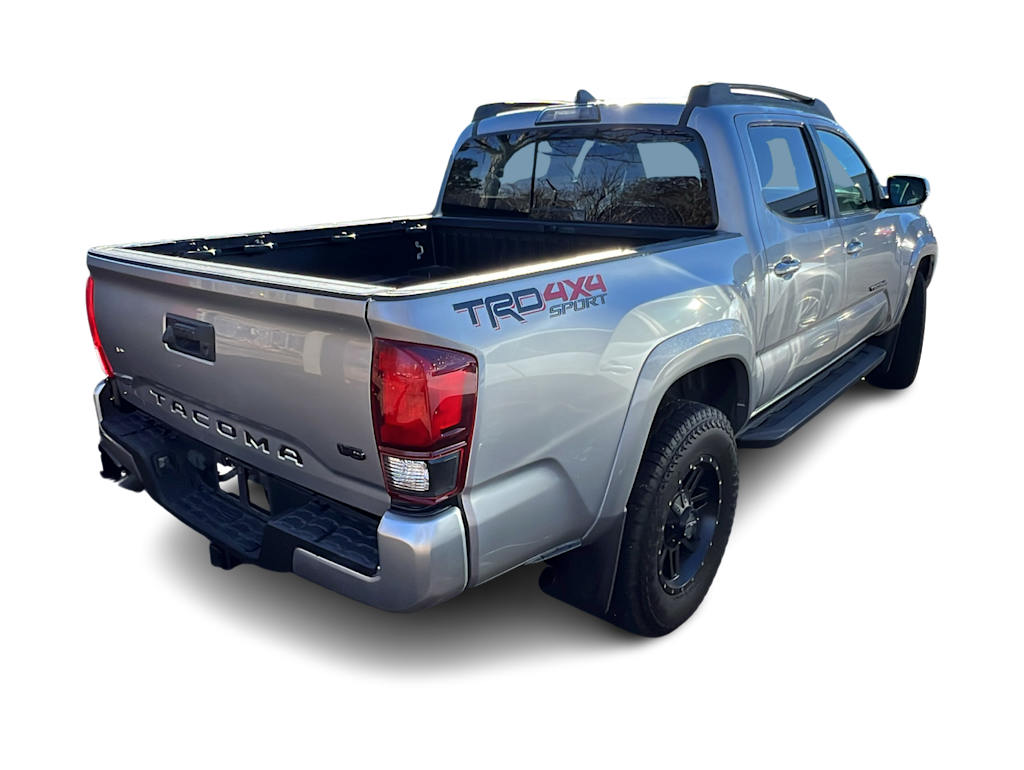 Thumbnail: 2018 Toyota Tacoma - 17