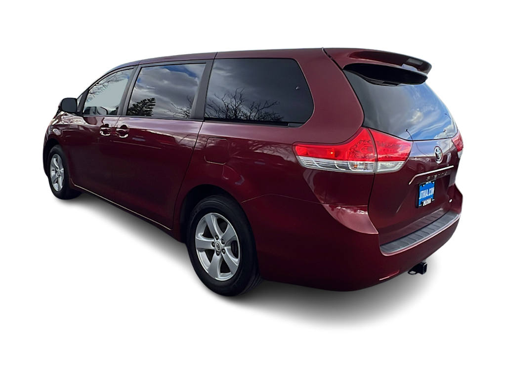 2012 Toyota Sienna LE 4