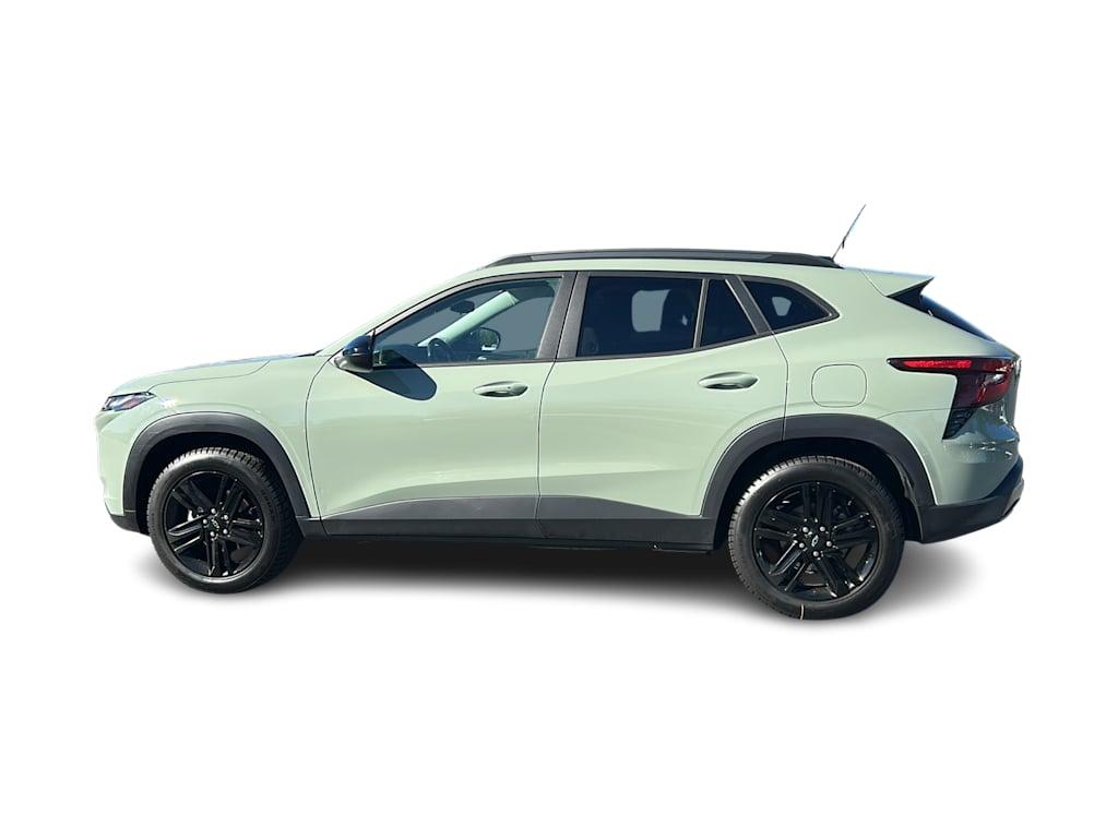Thumbnail: 2025 Chevrolet Trax - 3