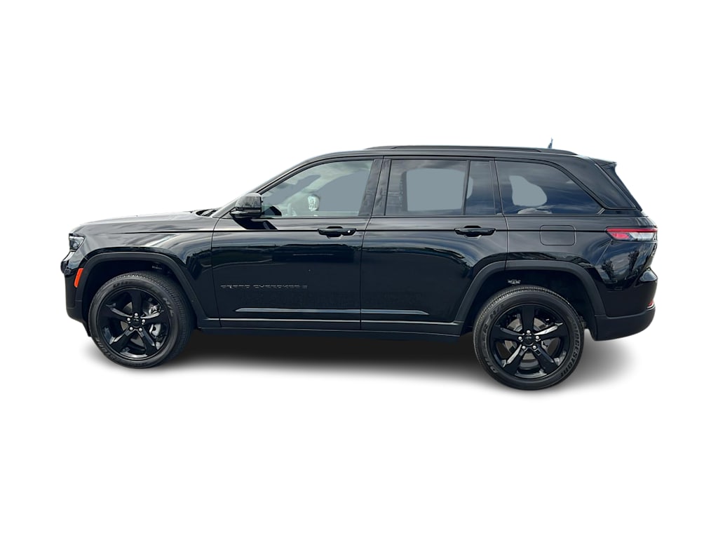Thumbnail: 2023 Jeep Grand Cherokee - 3