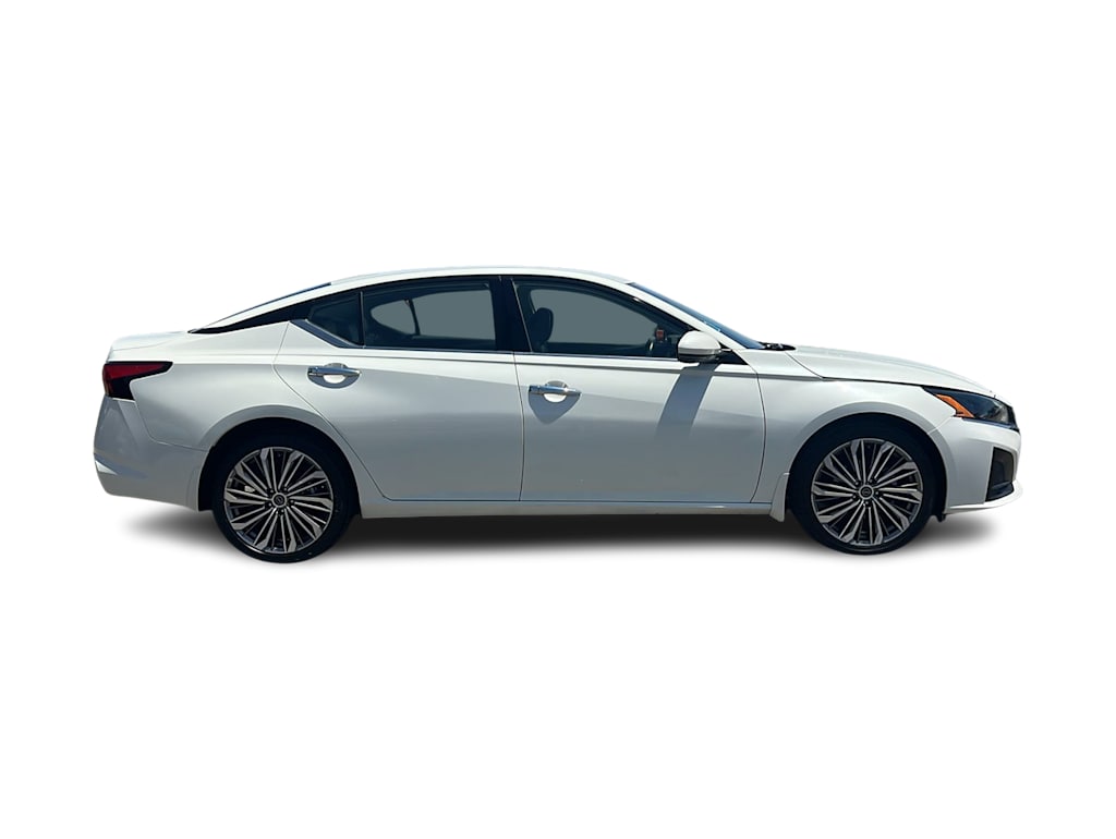 Thumbnail: 2023 Nissan Altima - 21