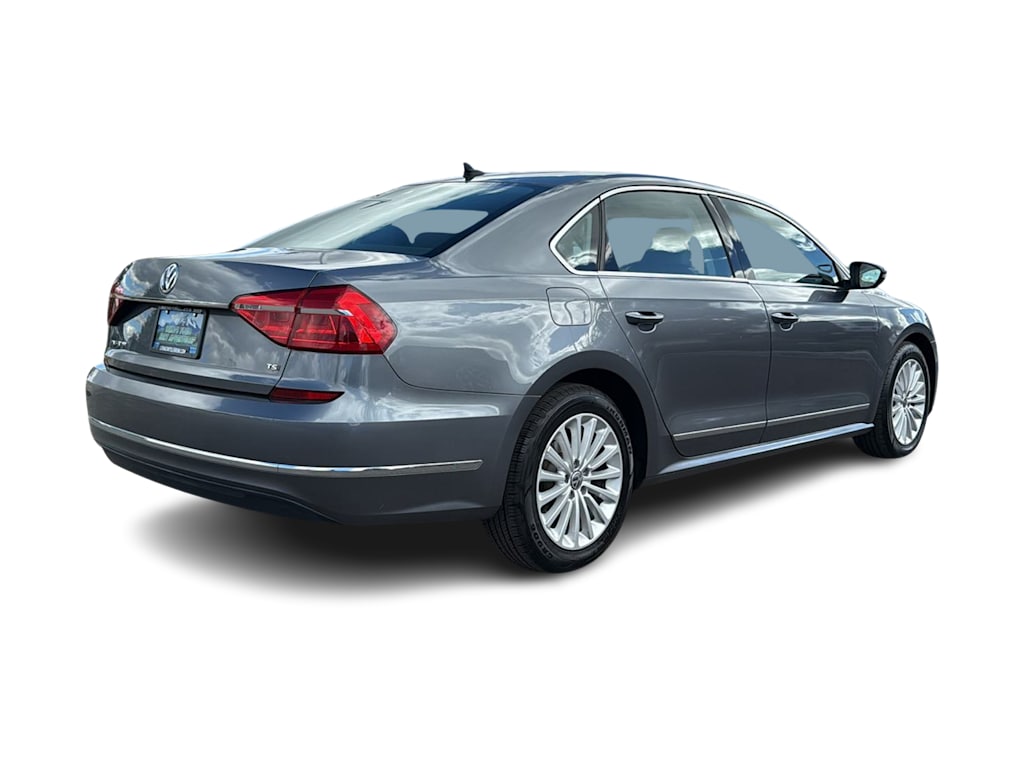 Thumbnail: 2016 Volkswagen Passat - 21